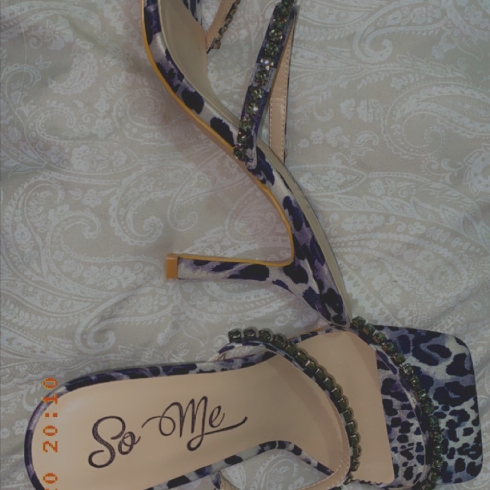 Size 8 heels. Very comfortable. Never worn
